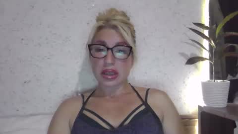 Snapshot of fox_red_lady7 chatting on October 2, 7:43 pm fox_red_lady7 online show from October 2, 7:43 pm