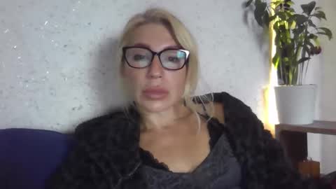 Snapshot of fox_red_lady7 chatting on October 9, 10:13 am fox_red_lady7 online show from October 9, 10:13 am