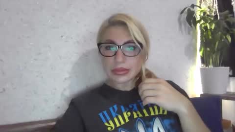 Snapshot of fox_red_lady7 chatting on October 10, 12:37 pm fox_red_lady7 online show from October 10, 12:37 pm