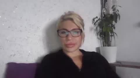 Snapshot of fox_red_lady7 chatting on October 18, 9:54 am fox_red_lady7 online show from October 18, 9:54 am