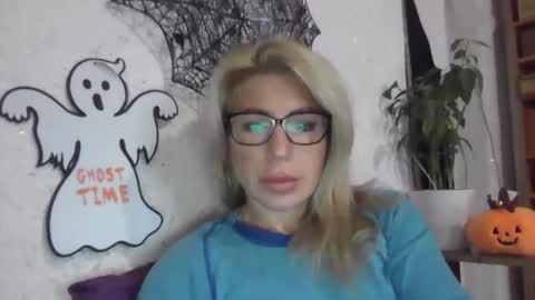 Snapshot of fox_red_lady7 chatting on October 27, 6:50 am fox_red_lady7 online show from October 27, 6:50 am