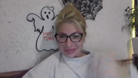 Snapshot of fox_red_lady7 chatting on October 29, 7:04 pm fox_red_lady7 online show from October 29, 7:04 pm