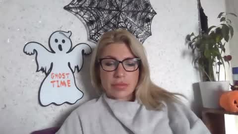 Snapshot of fox_red_lady7 chatting on October 30, 7:10 am fox_red_lady7 online show from October 30, 7:10 am