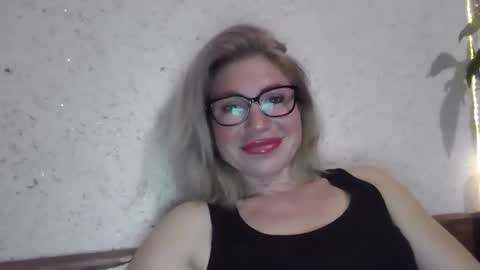 fox_red_lady7 online show from April 13, 7:19 pm