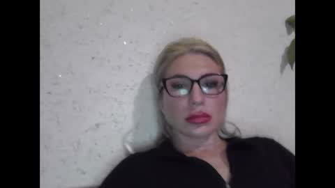 Snapshot of fox_red_lady7 chatting on April 19, 8:44 pm fox_red_lady7 online show from April 19, 8:44 pm