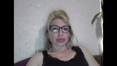 Snapshot of fox_red_lady7 chatting on May 1, 7:51 pm fox_red_lady7 online show from May 1, 7:51 pm