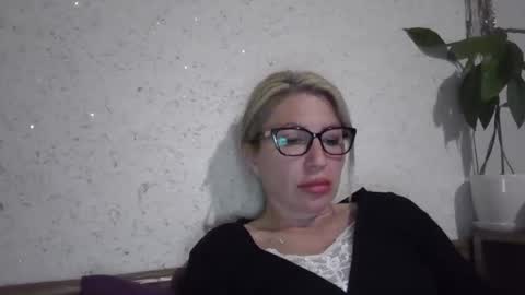 Snapshot of fox_red_lady7 chatting on May 11, 6:38 pm fox_red_lady7 online show from May 11, 6:38 pm