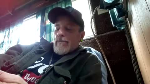 Snapshot of foxbodydave chatting on September 21, 5:36 pm foxbodydave online show from September 21, 5:36 pm