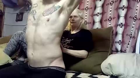 Snapshot of foxbodydave chatting on January 10, 12:51 pm foxbodydave online show from January 10, 12:51 pm