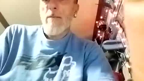 Snapshot of foxbodydave chatting on January 12, 5:01 am foxbodydave online show from January 12, 5:01 am