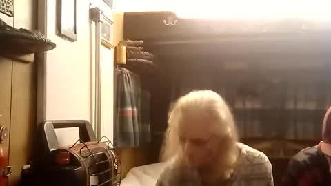 Snapshot of foxbodydave chatting on February 10, 7:45 am foxbodydave online show from February 10, 7:45 am