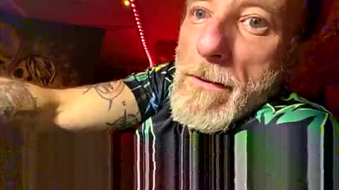 Snapshot of foxbodydave chatting on April 4, 10:35 am foxbodydave online show from April 4, 10:35 am
