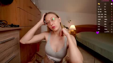 Snapshot of foxeslovefoxes chatting on May 26, 10:00 am CUSTOM PHOTOS AND VIDEOS - online show from May 26, 10:00 am