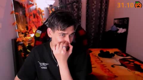 Foxicfu online show from October 18, 4:19 pm