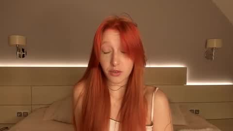 Snapshot of foxie_kiss chatting on October 21, 5:35 pm Hello world Feel free to follow online show from October 21, 5:35 pm