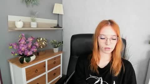 Snapshot of foxsonya chatting on May 13, 1:30 pm Sonya online show from May 13, 1:30 pm