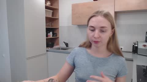 Snapshot of foxy0990 chatting on February 25, 9:31 am Maria online show from February 25, 9:31 am