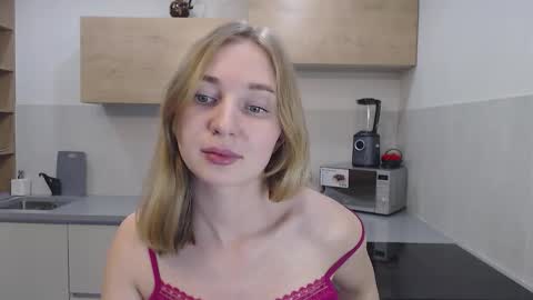 Snapshot of foxy0990 chatting on March 3, 10:21 am Maria online show from March 3, 10:21 am