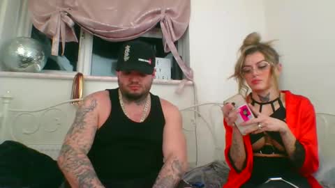 Snapshot of foxy_couple69 chatting on March 8, 11:28 pm The Foxy Couple online show from March 8, 11:28 pm