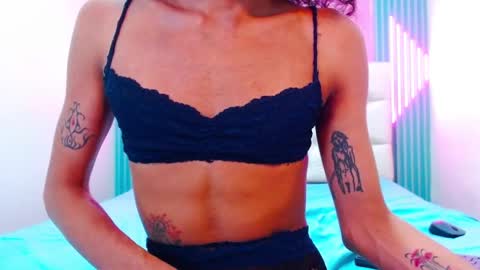 Ella online show from December 5, 3:52 pm