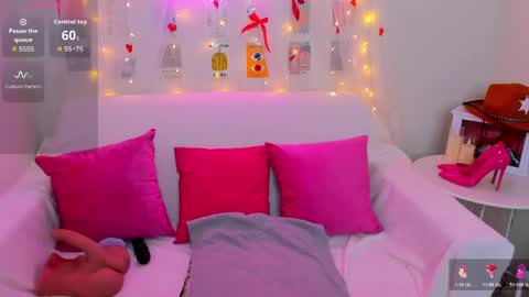 Snapshot of foxy_ginger_ chatting on May 14, 2:18 am Angelica online show from May 14, 2:18 am