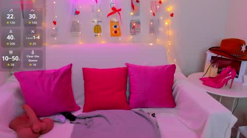 Snapshot of foxy_ginger_ chatting on May 18, 1:35 am Angelica online show from May 18, 1:35 am