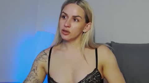 Snapshot of foxy_kimmi chatting on May 1, 6:29 am Foxy Kimmi online show from May 1, 6:29 am