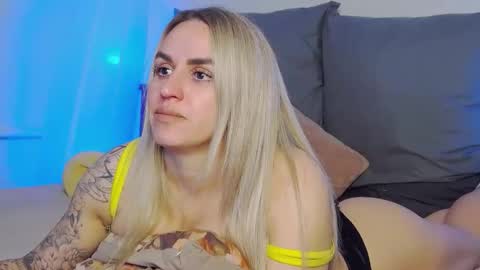 Snapshot of foxy_kimmi chatting on May 3, 6:41 am Foxy Kimmi online show from May 3, 6:41 am