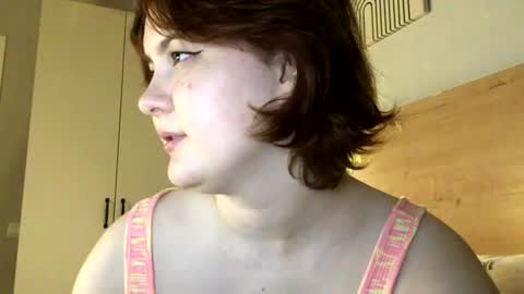 Snapshot of foxydollkate chatting on July 21, 12:40 pm Kate online show from July 21, 12:40 pm
