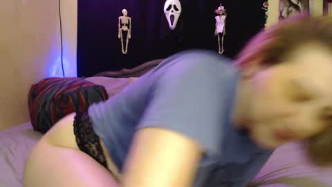 Snapshot of foxymalloryknoxy69 chatting on October 10, 8:24 am Mallory Koxx online show from October 10, 8:24 am