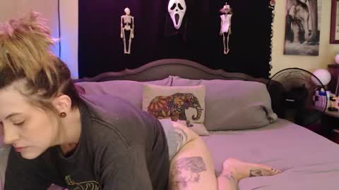 Snapshot of foxymalloryknoxy69 chatting on October 16, 6:09 pm Mallory Koxx online show from October 16, 6:09 pm