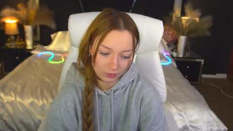 Maya online show from November 30, 7:34 am