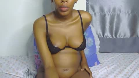 foxypennyy online show from November 18, 2:21 pm