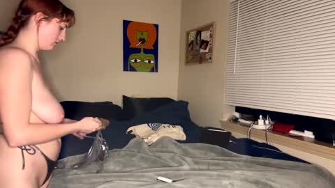 Snapshot of foxyredddd chatting on December 30, 3:47 am beautiful blair online show from December 30, 3:47 am