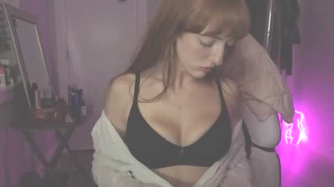 Snapshot of foxyredddd chatting on May 12, 8:00 am beautiful blair online show from May 12, 8:00 am