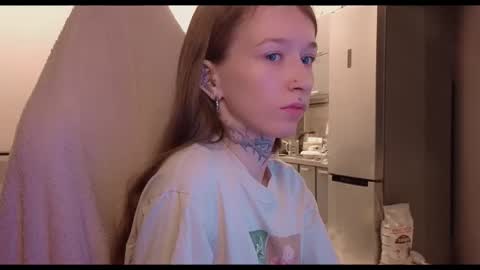 fran_bow online show from November 24, 9:42 am