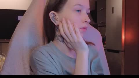 fran_bow online show from February 25, 4:16 pm