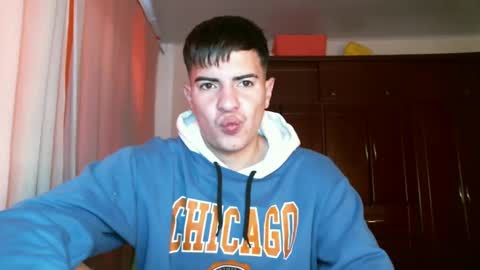 Snapshot of franccesco_699 chatting on December 14, 4:42 pm franccesco_699 online show from December 14, 4:42 pm