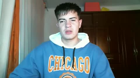Snapshot of franccesco_699 chatting on December 17, 1:29 am franccesco_699 online show from December 17, 1:29 am