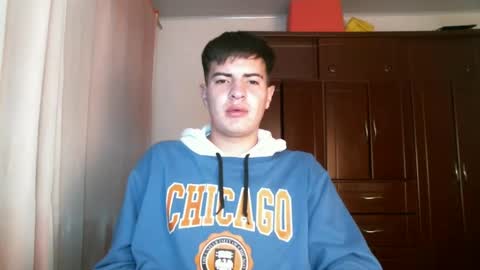 Snapshot of franccesco_699 chatting on December 19, 11:35 pm franccesco_699 online show from December 19, 11:35 pm