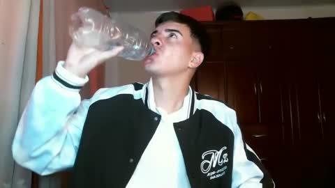 Snapshot of franccesco_699 chatting on December 23, 4:17 pm franccesco_699 online show from December 23, 4:17 pm