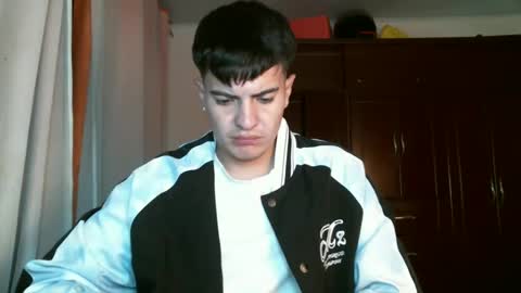 Snapshot of franccesco_699 chatting on December 24, 12:22 am franccesco_699 online show from December 24, 12:22 am