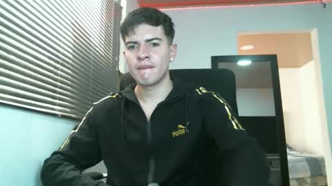 Snapshot of franccesco_699 chatting on December 26, 4:58 pm franccesco_699 online show from December 26, 4:58 pm