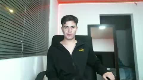 Snapshot of franccesco_699 chatting on December 26, 11:24 pm franccesco_699 online show from December 26, 11:24 pm