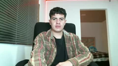 Snapshot of franccesco_699 chatting on December 28, 7:54 pm franccesco_699 online show from December 28, 7:54 pm