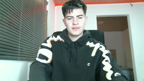 Snapshot of franccesco_699 chatting on December 29, 6:05 pm franccesco_699 online show from December 29, 6:05 pm