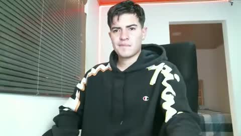 Snapshot of franccesco_699 chatting on December 30, 4:40 pm franccesco_699 online show from December 30, 4:40 pm