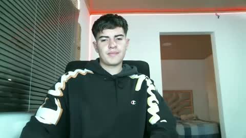 Snapshot of franccesco_699 chatting on January 9, 8:44 pm franccesco_699 online show from January 9, 8:44 pm