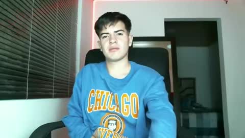 Snapshot of franccesco_699 chatting on January 12, 2:24 am franccesco_699 online show from January 12, 2:24 am