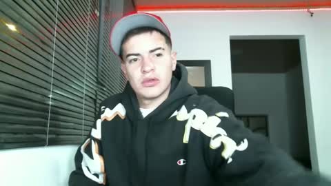Snapshot of franccesco_699 chatting on January 20, 12:04 am franccesco_699 online show from January 20, 12:04 am